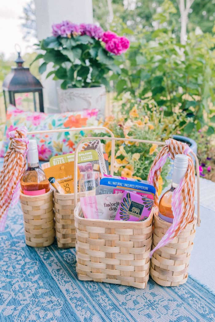 How to Make Adorable Picnic Gift Baskets for Your Guests